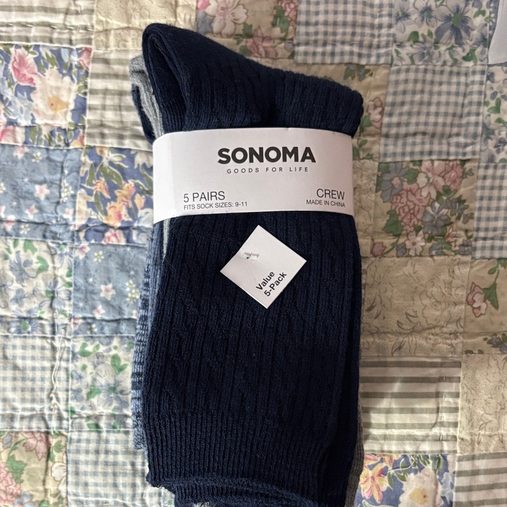 5 pairs of socks